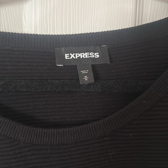 Adorable black with gold Detail sweater express size medium - Picture 2 of 4